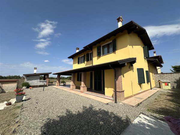 casa indipendente in vendita a Gragnano Trebbiense in zona Campremoldo Sotto