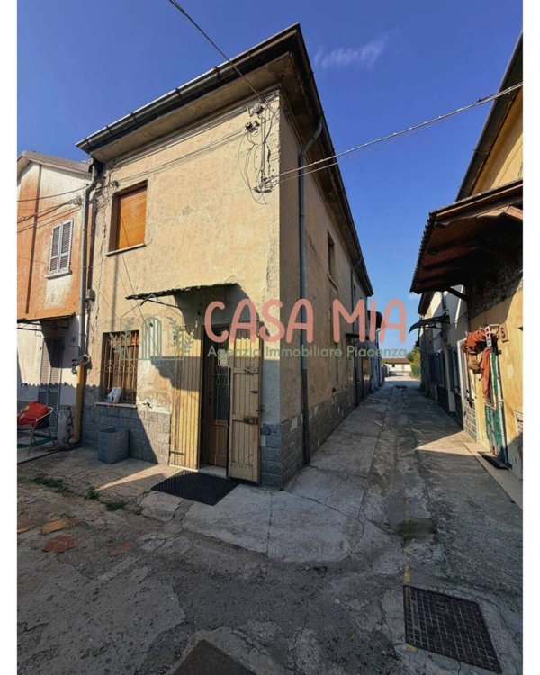 casa indipendente in vendita a Gragnano Trebbiense in zona Casaliggio