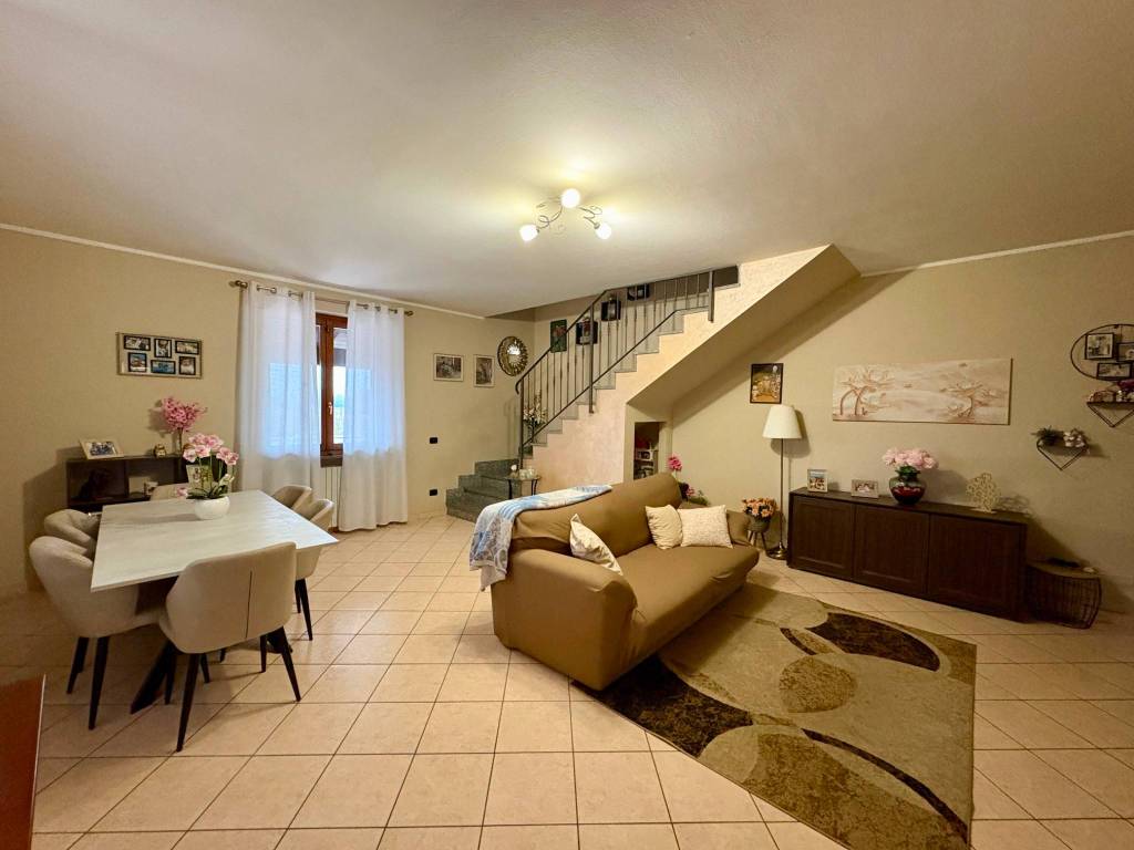 casa indipendente in vendita a Gragnano Trebbiense in zona Campremoldo Sotto