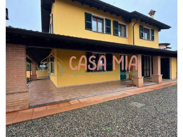 casa indipendente in vendita a Gragnano Trebbiense in zona Campremoldo Sotto