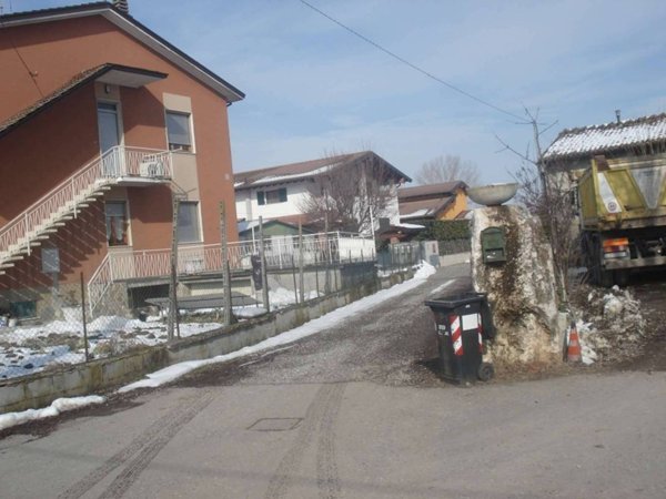 locale commerciale in vendita a Gragnano Trebbiense in zona Casaliggio