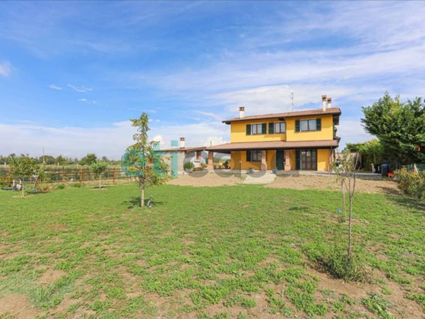 casa indipendente in vendita a Gragnano Trebbiense