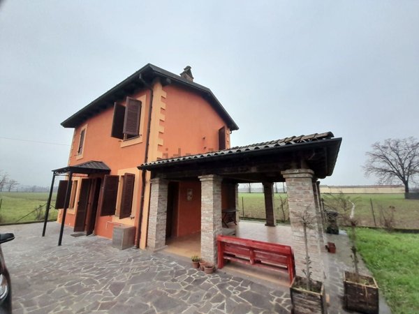 casa indipendente in vendita a Gragnano Trebbiense