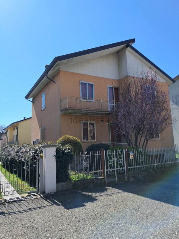 casa indipendente in vendita a Gragnano Trebbiense