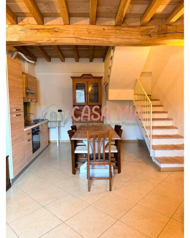 casa indipendente in vendita a Gragnano Trebbiense in zona Campremoldo Sotto
