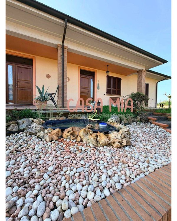 casa indipendente in vendita a Gragnano Trebbiense in zona Casaliggio