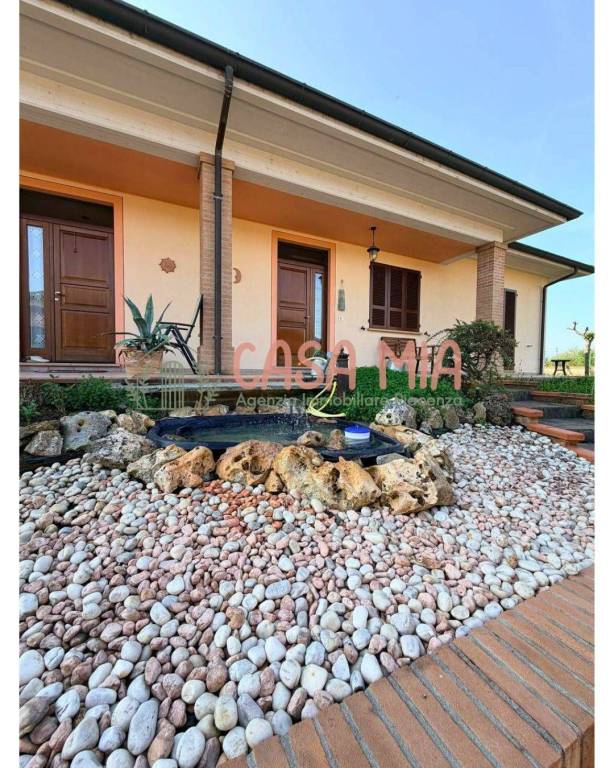 casa indipendente in vendita a Gragnano Trebbiense in zona Casaliggio