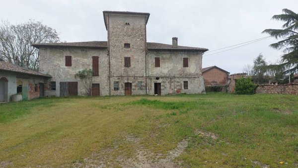 casale in vendita a Gragnano Trebbiense