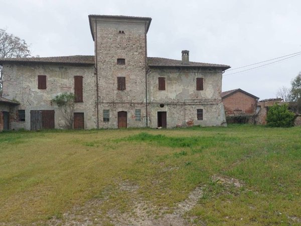 casale in vendita a Gragnano Trebbiense