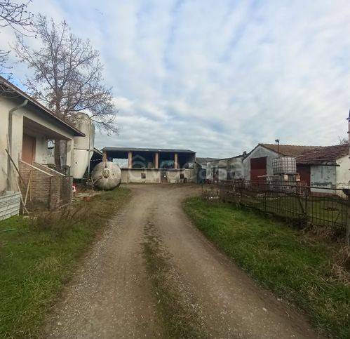 casa indipendente in vendita a Gragnano Trebbiense