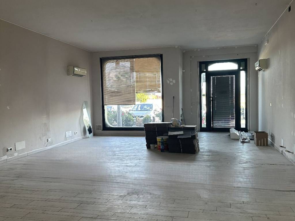 negozio in vendita a Gragnano Trebbiense in zona Gragnanino