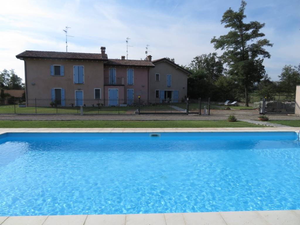 casale in vendita a Gragnano Trebbiense