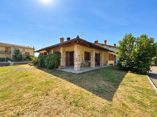 casa indipendente in vendita a Gragnano Trebbiense