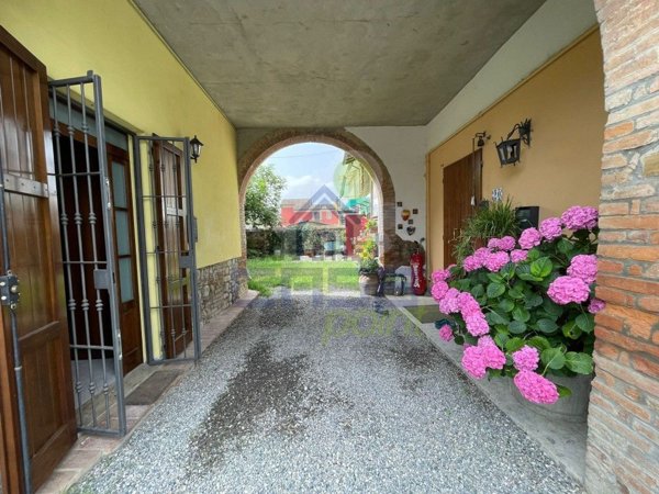 casa indipendente in vendita a Gragnano Trebbiense in zona Casaliggio