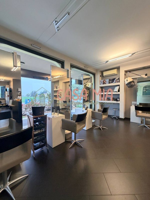 ufficio in vendita a Gragnano Trebbiense in zona Gragnanino