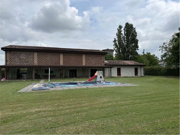 casa indipendente in vendita a Gragnano Trebbiense