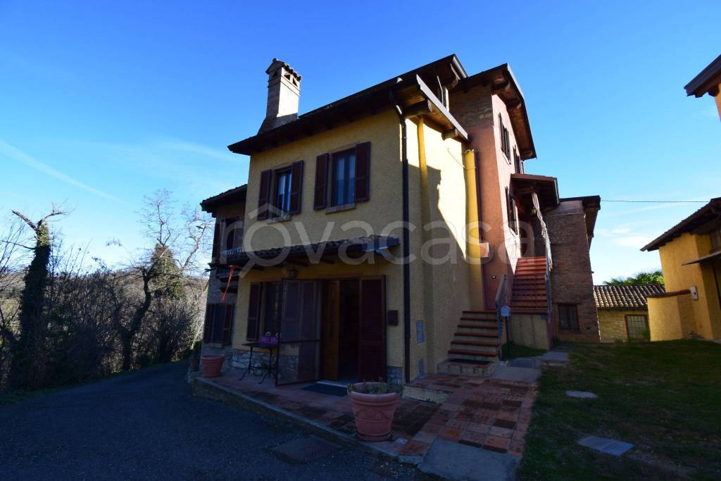 casa indipendente in vendita a Gropparello