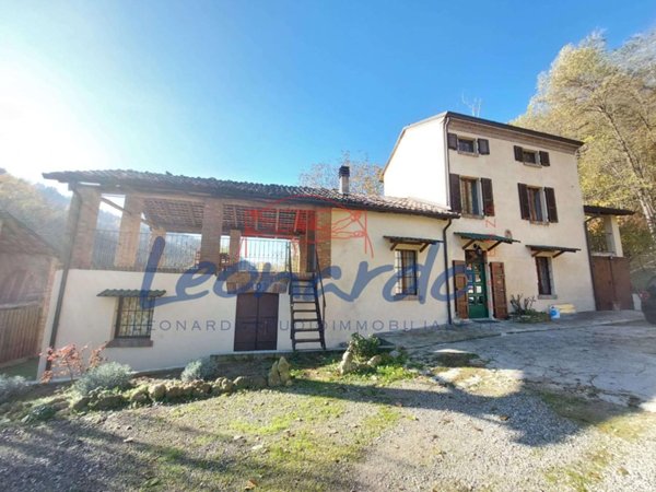 casa indipendente in vendita a Gropparello in zona Sariano