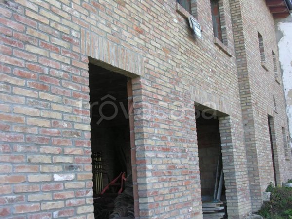 casa indipendente in vendita a Gropparello