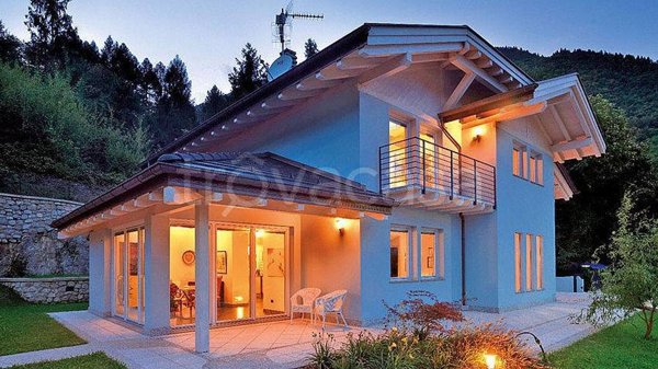 casa indipendente in vendita a Gropparello
