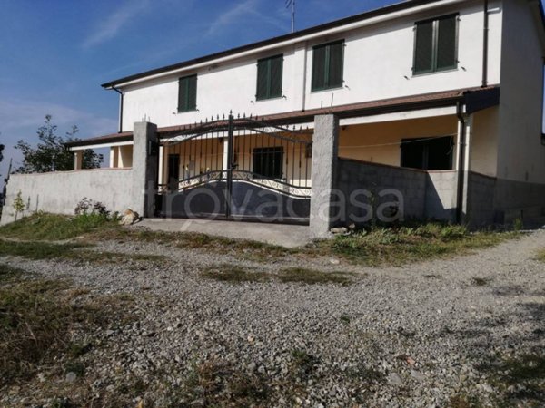 casa indipendente in vendita a Gropparello