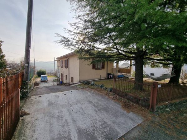 casa indipendente in vendita a Gropparello in zona Castellana