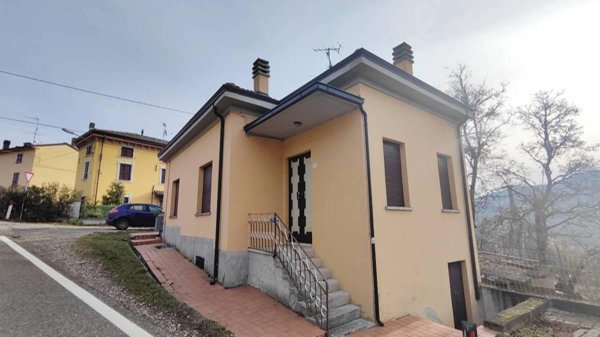 casa indipendente in vendita a Gropparello
