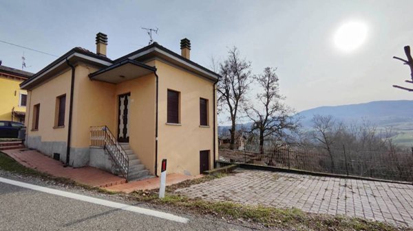 casa indipendente in vendita a Gropparello