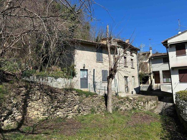 casa semindipendente in vendita a Gropparello
