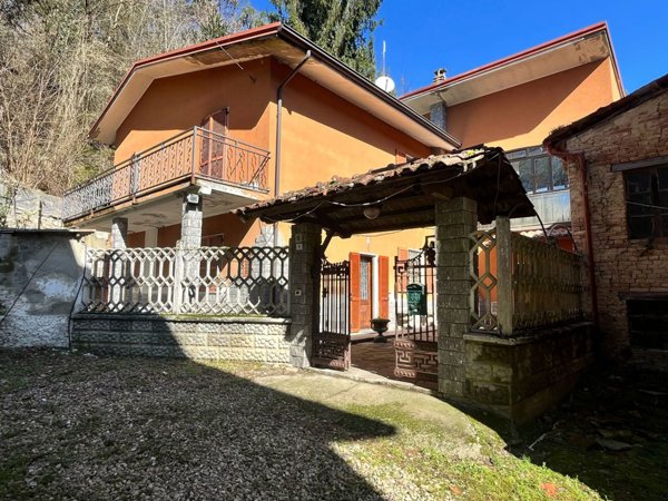 casa indipendente in vendita a Gropparello