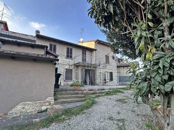 casa semindipendente in vendita a Gropparello