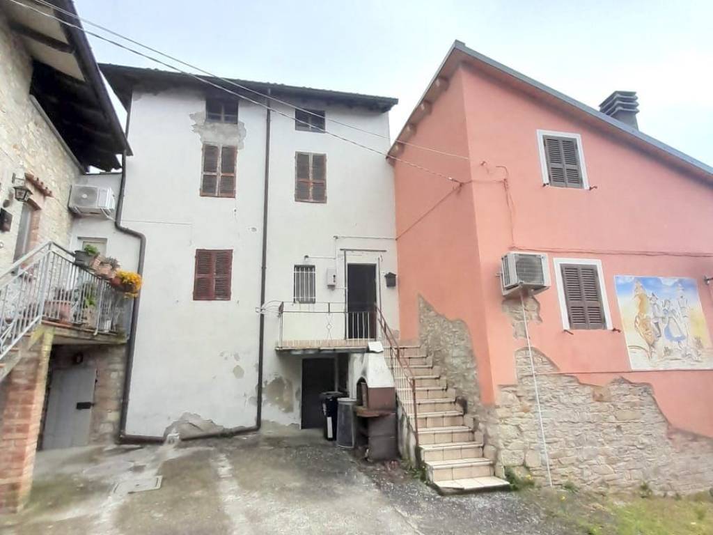 casa indipendente in vendita a Gropparello