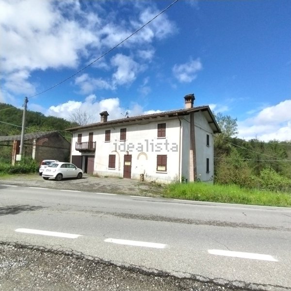 casa indipendente in vendita a Gropparello in zona Sariano