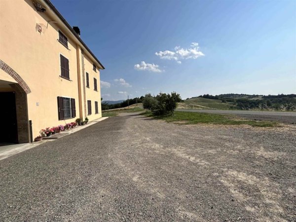casa indipendente in vendita a Gropparello in zona Sariano