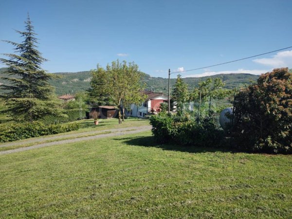 casa indipendente in vendita a Gropparello
