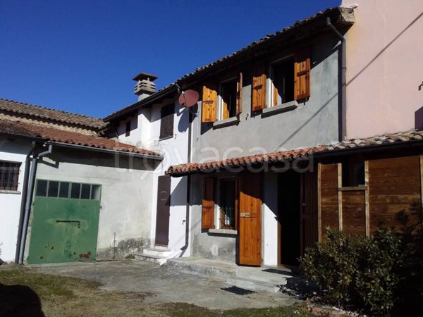 casa indipendente in vendita a Gropparello