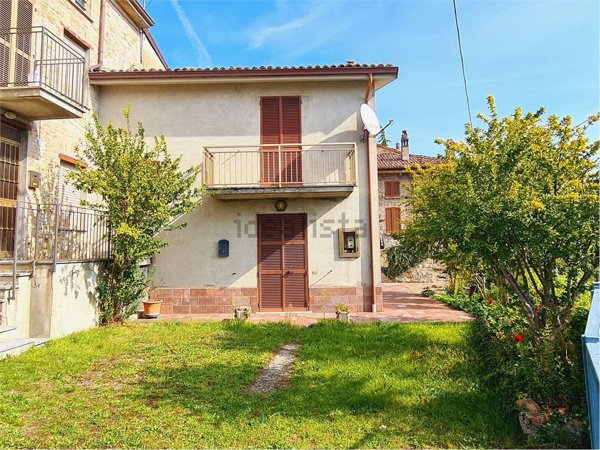 casa indipendente in vendita a Gropparello in zona Groppovisdomo