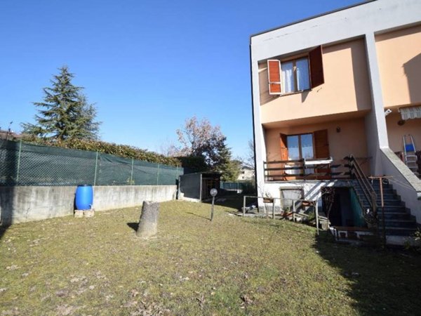 casa indipendente in vendita a Gropparello