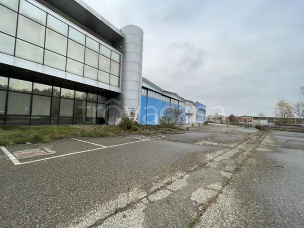 locale commerciale in vendita a Gropparello