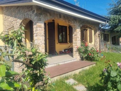 casa indipendente in vendita a Gropparello in zona Gusano
