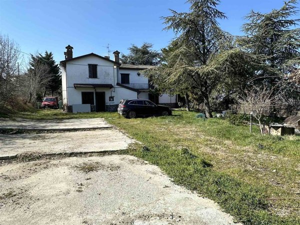 casa indipendente in vendita a Gropparello