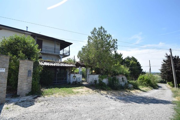 casa indipendente in vendita a Gropparello