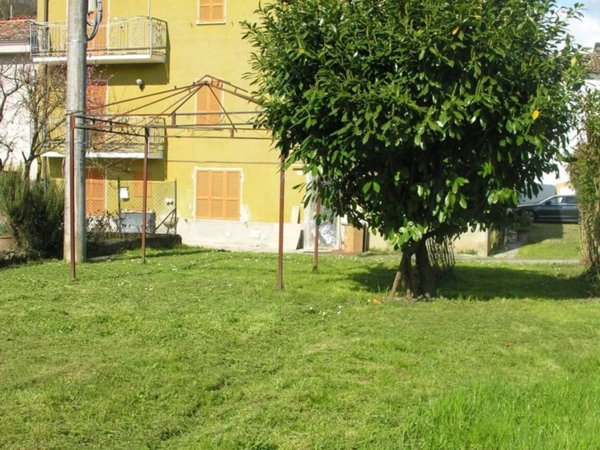 casa indipendente in vendita a Gropparello in zona Sariano