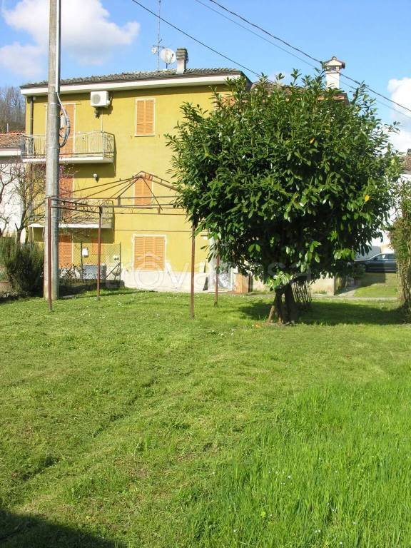 casa indipendente in vendita a Gropparello in zona Sariano