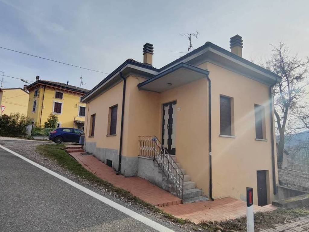 casa indipendente in vendita a Gropparello