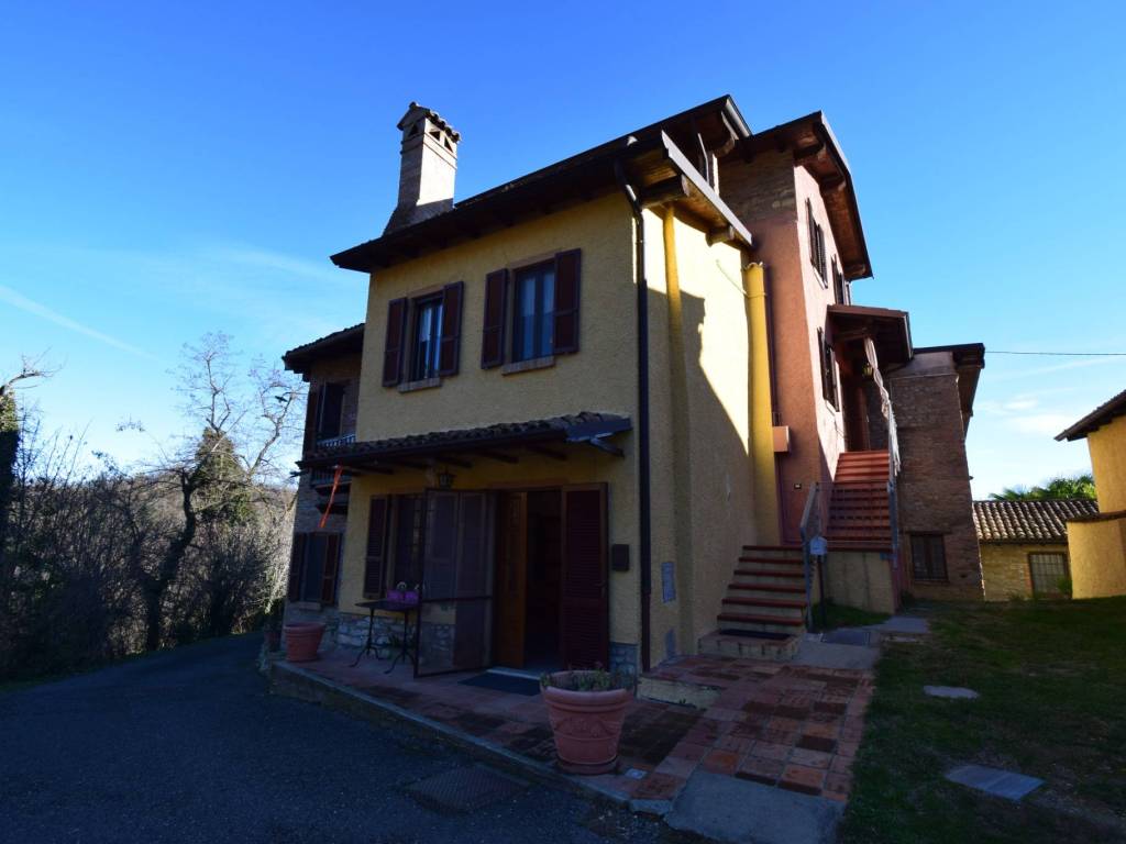 casa indipendente in vendita a Gropparello