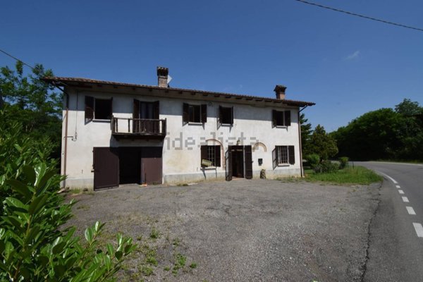 casa indipendente in vendita a Gropparello in zona Sariano