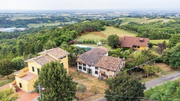 casa indipendente in vendita a Gropparello
