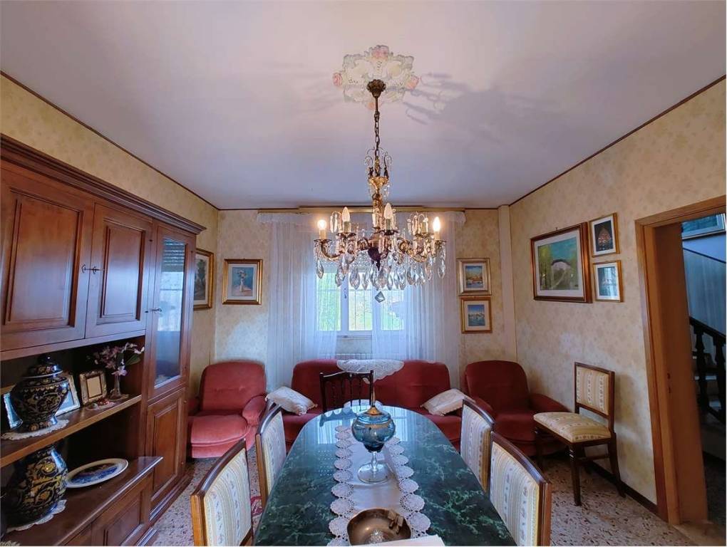 casa indipendente in vendita a Gropparello