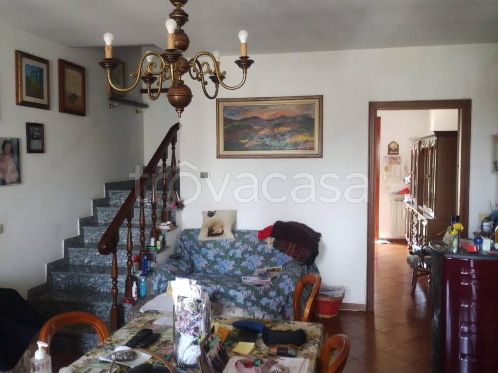casa indipendente in vendita a Gropparello